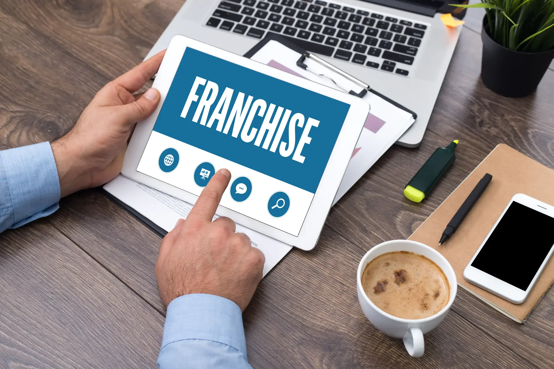 Modelo de franquicia empresarial en expansión en Colombia